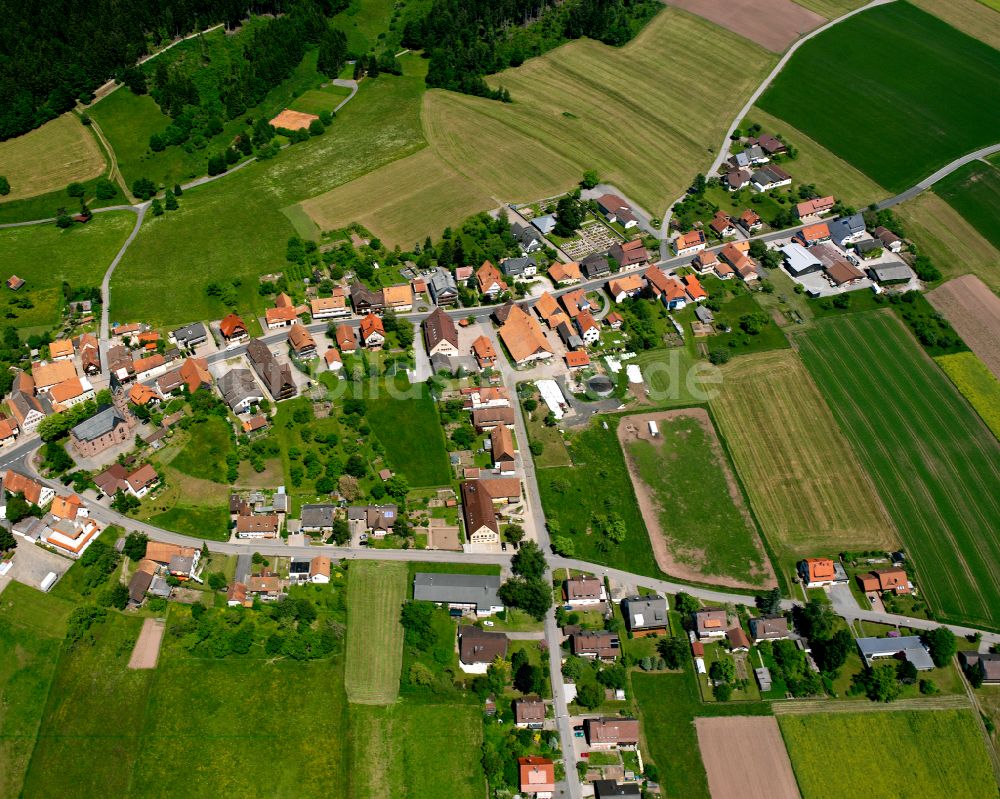 Simmersfeld von oben - Dorfkern am Feldrand in Simmersfeld im Bundesland Baden-Württemberg, Deutschland