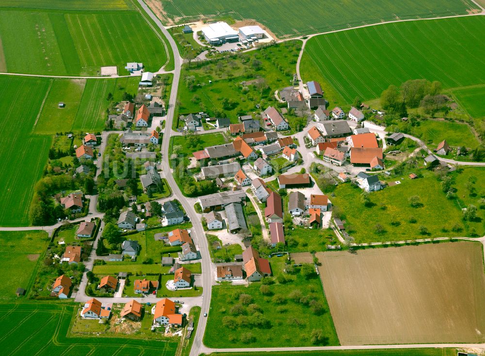 Sinabronn von oben - Dorfkern am Feldrand in Sinabronn im Bundesland Baden-Württemberg, Deutschland