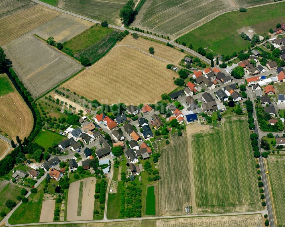 Sinzheim von oben - Dorfkern am Feldrand in Sinzheim im Bundesland Baden-Württemberg, Deutschland