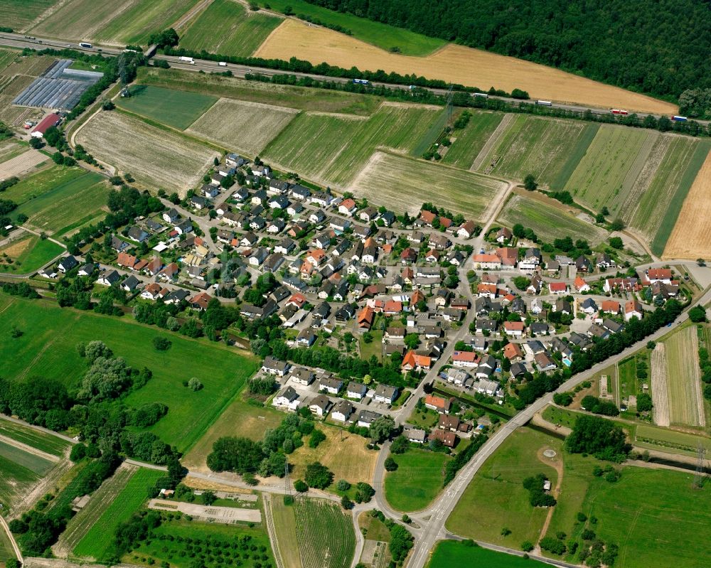 Sinzheim aus der Vogelperspektive: Dorfkern am Feldrand in Sinzheim im Bundesland Baden-Württemberg, Deutschland