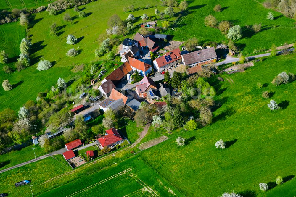 Luftbild Sixtenberg - Dorfkern am Feldrand in Sixtenberg im Bundesland Bayern, Deutschland