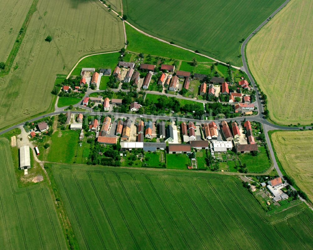 Luftaufnahme Skaup - Dorfkern am Feldrand in Skaup im Bundesland Sachsen, Deutschland