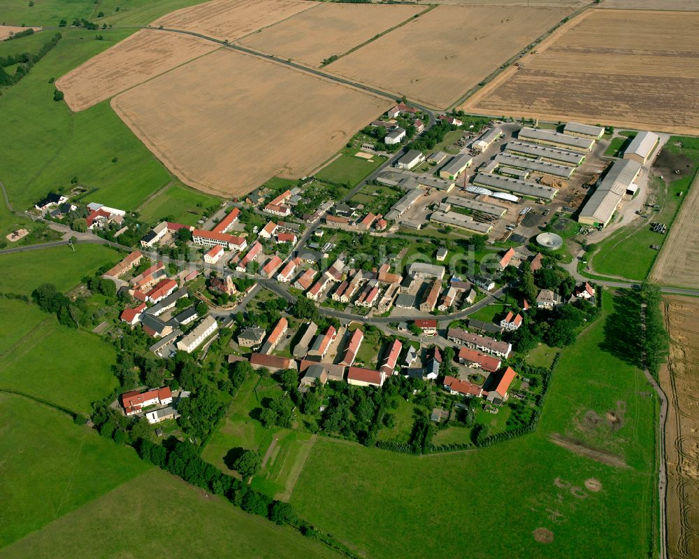 Luftaufnahme Skäßchen - Dorfkern am Feldrand in Skäßchen im Bundesland Sachsen, Deutschland