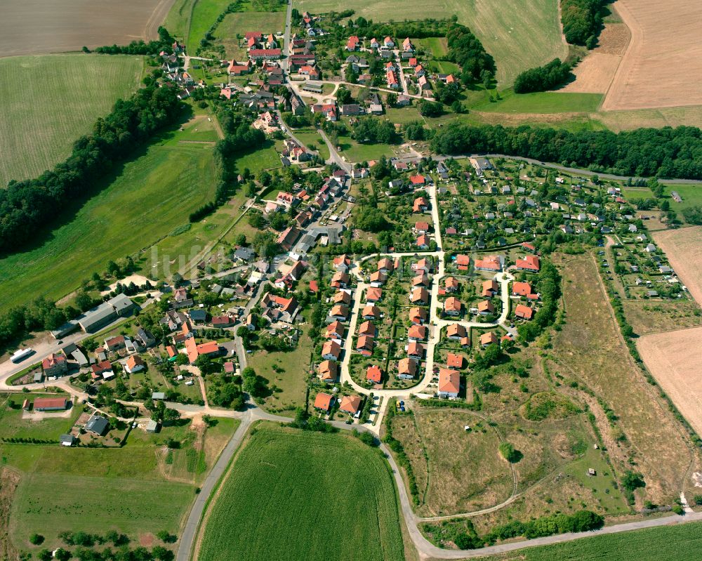 Luftaufnahme Söllmnitz - Dorfkern am Feldrand in Söllmnitz im Bundesland Thüringen, Deutschland