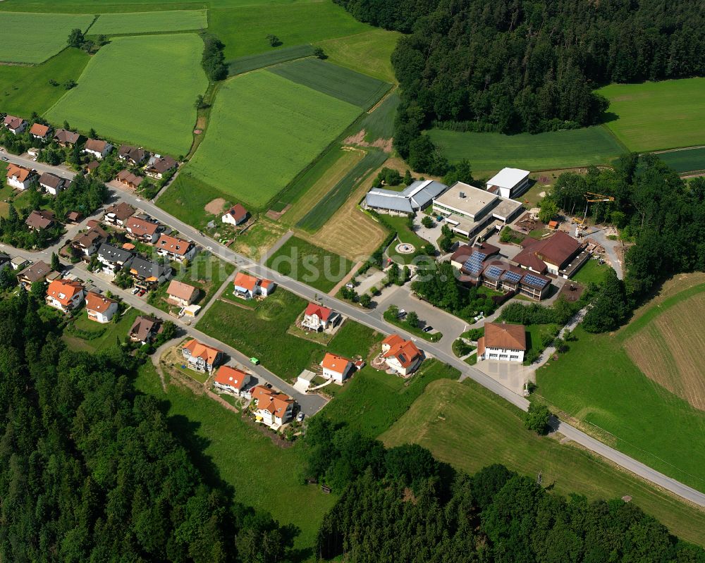 Luftbild Sommenhardt - Dorfkern am Feldrand in Sommenhardt im Bundesland Baden-Württemberg, Deutschland