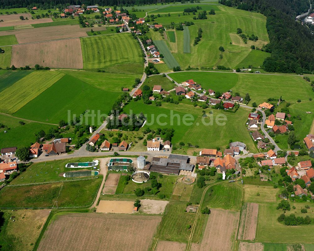 Sommenhardt aus der Vogelperspektive: Dorfkern am Feldrand in Sommenhardt im Bundesland Baden-Württemberg, Deutschland