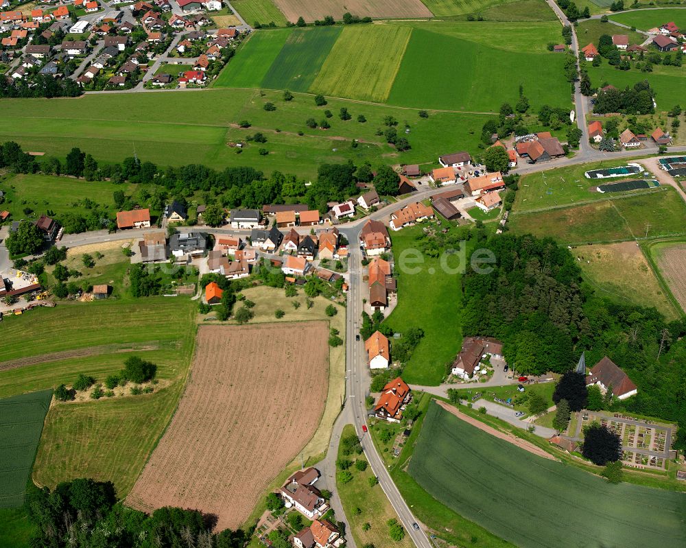 Luftbild Sommenhardt - Dorfkern am Feldrand in Sommenhardt im Bundesland Baden-Württemberg, Deutschland