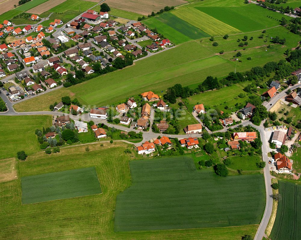 Sommenhardt von oben - Dorfkern am Feldrand in Sommenhardt im Bundesland Baden-Württemberg, Deutschland