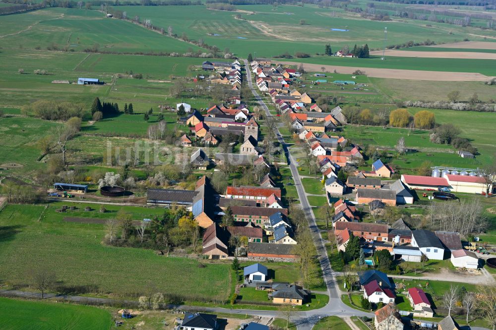 Luftbild Sonnenberg - Dorfkern am Feldrand in Sonnenberg im Bundesland Brandenburg, Deutschland