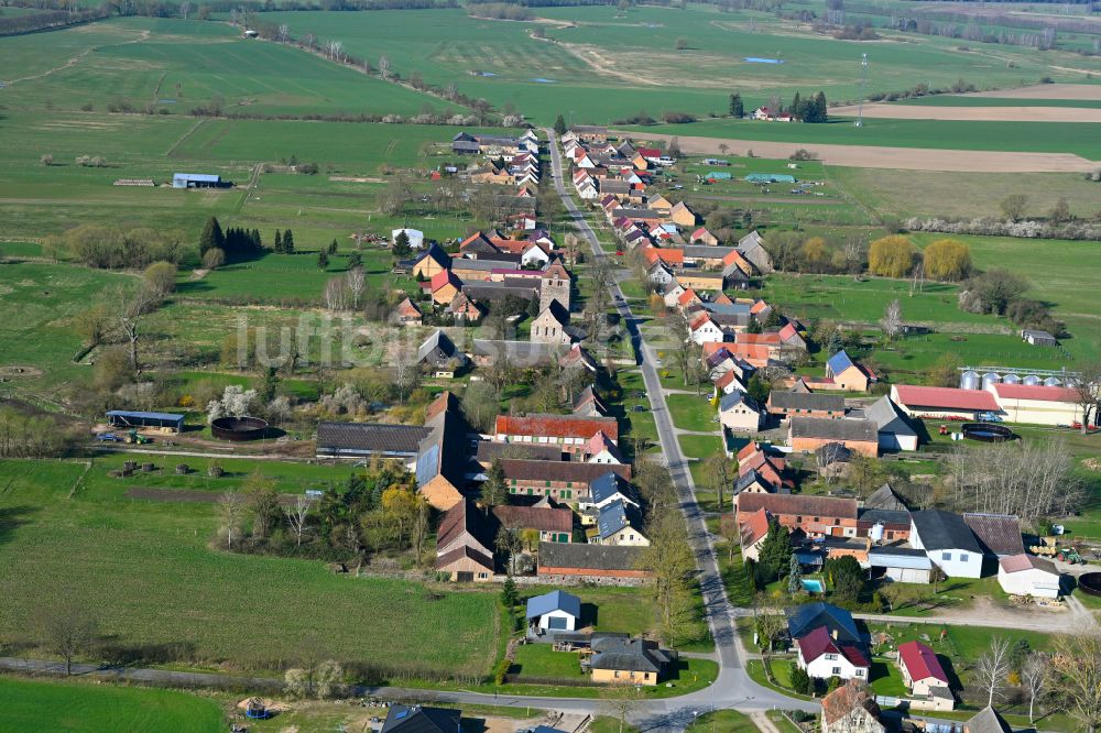 Luftaufnahme Sonnenberg - Dorfkern am Feldrand in Sonnenberg im Bundesland Brandenburg, Deutschland