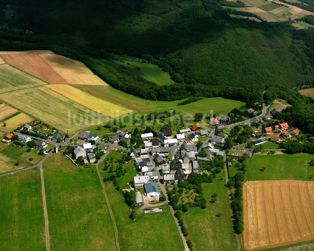 Luftaufnahme Sonnschied - Dorfkern am Feldrand in Sonnschied im Bundesland Rheinland-Pfalz, Deutschland