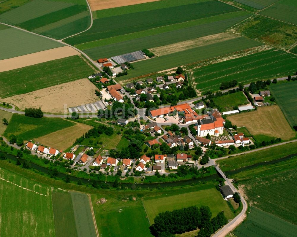 Sossau von oben - Dorfkern am Feldrand in Sossau im Bundesland Bayern, Deutschland