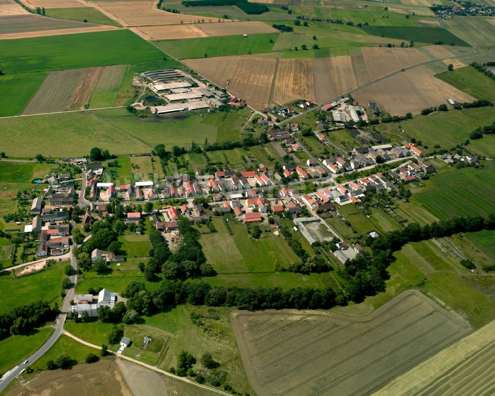 Luftaufnahme Spansberg - Dorfkern am Feldrand in Spansberg im Bundesland Sachsen, Deutschland