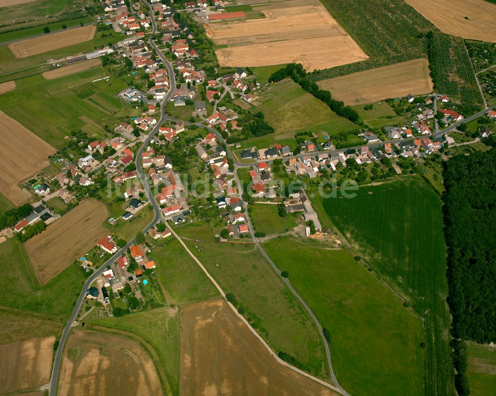 Spansberg von oben - Dorfkern am Feldrand in Spansberg im Bundesland Sachsen, Deutschland