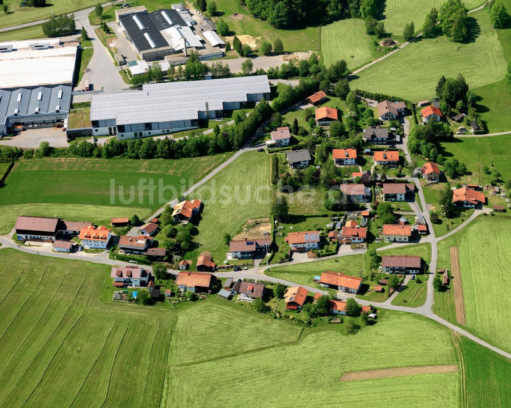 Luftbild Speltenbach - Dorfkern am Feldrand in Speltenbach im Bundesland Bayern, Deutschland