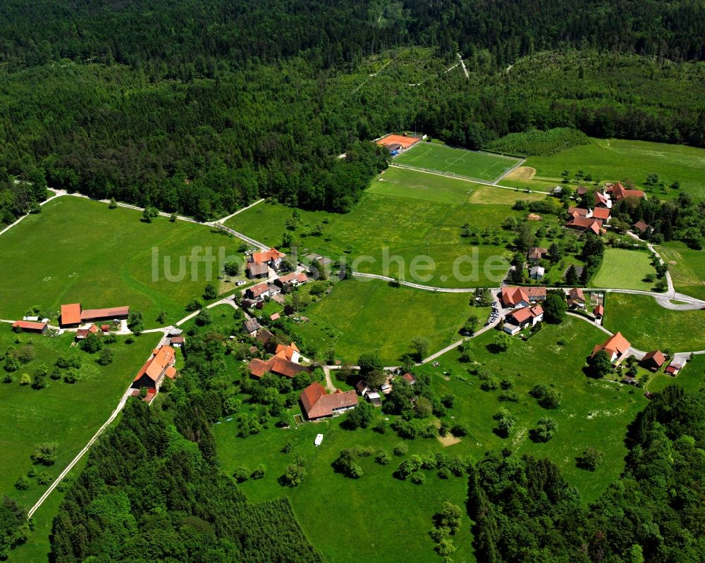 Spielhof aus der Vogelperspektive: Dorfkern am Feldrand in Spielhof im Bundesland Baden-Württemberg, Deutschland