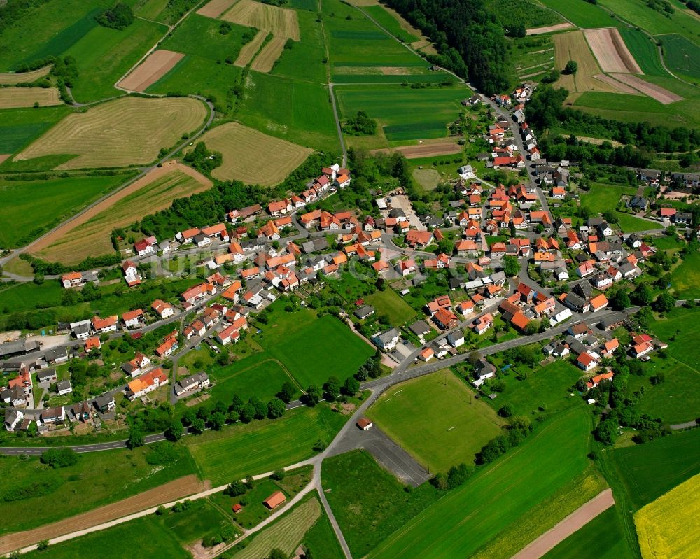 Süß aus der Vogelperspektive: Dorfkern am Feldrand in Süß im Bundesland Hessen, Deutschland