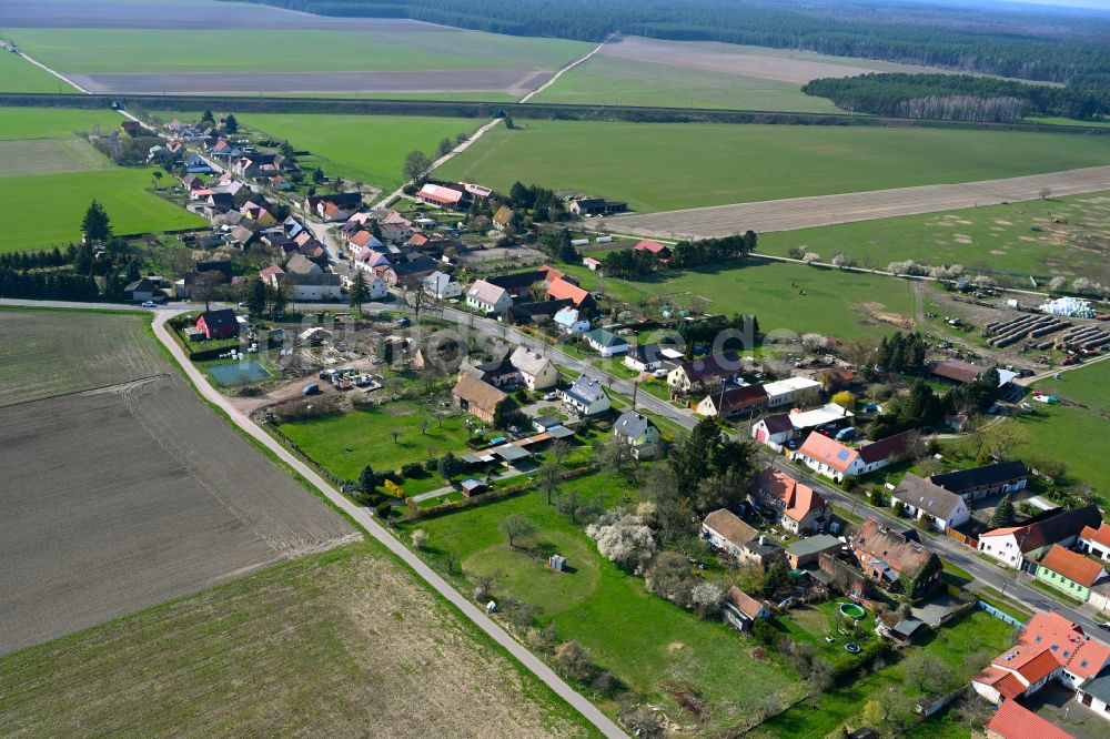 Luftaufnahme Stackelitz - Dorfkern am Feldrand in Stackelitz im Bundesland Sachsen-Anhalt, Deutschland