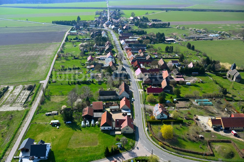 Stackelitz aus der Vogelperspektive: Dorfkern am Feldrand in Stackelitz im Bundesland Sachsen-Anhalt, Deutschland