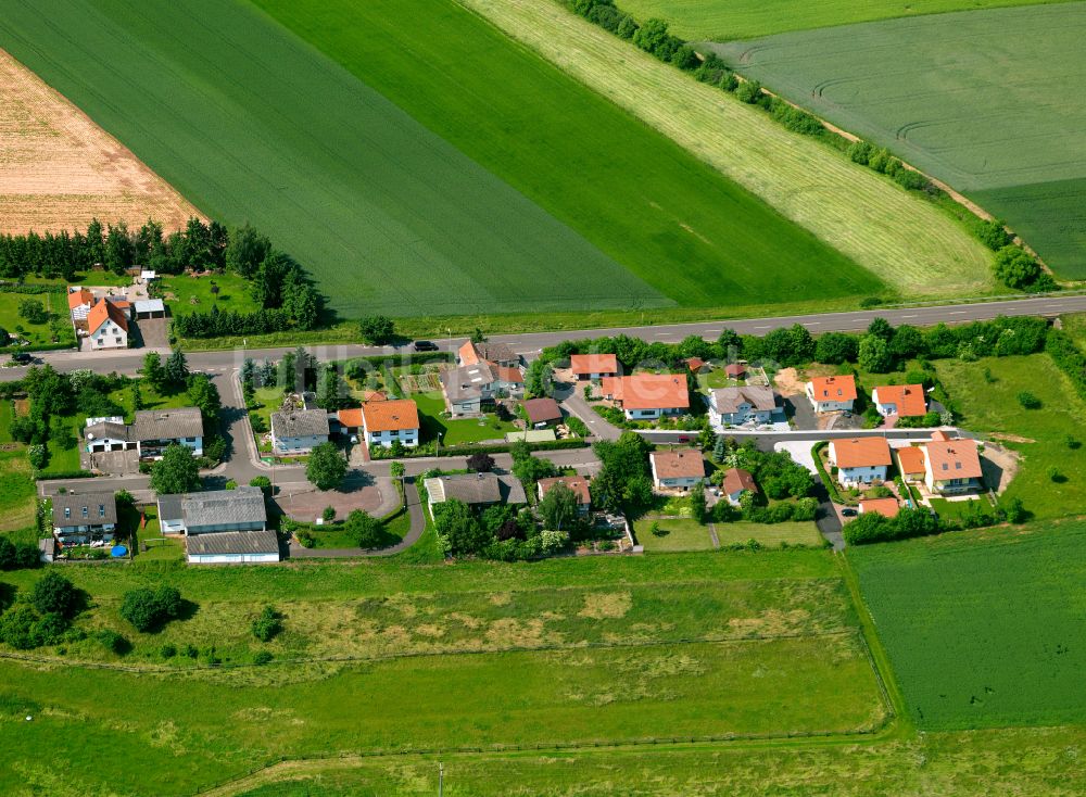 Standenbühl von oben - Dorfkern am Feldrand in Standenbühl im Bundesland Rheinland-Pfalz, Deutschland