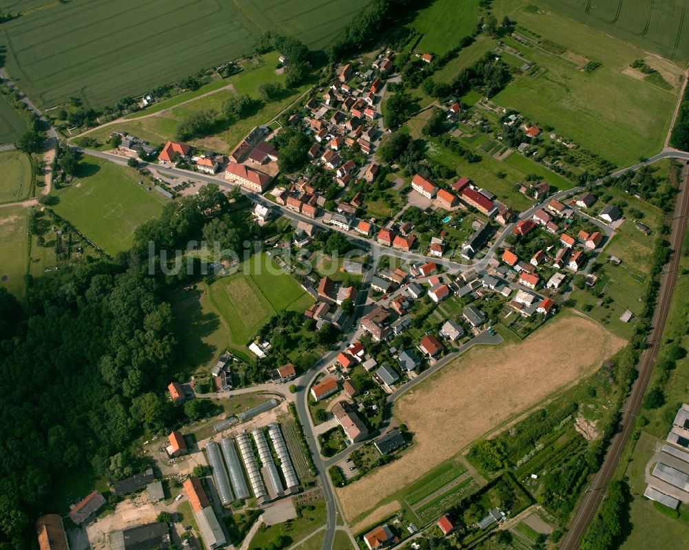 Stauchitz von oben - Dorfkern am Feldrand in Stauchitz im Bundesland Sachsen, Deutschland