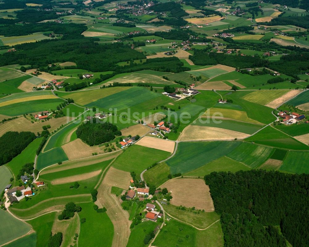 Steckenhof von oben - Dorfkern am Feldrand in Steckenhof im Bundesland Bayern, Deutschland