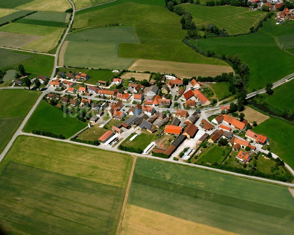 Luftaufnahme Stegbruck - Dorfkern am Feldrand in Stegbruck im Bundesland Bayern, Deutschland