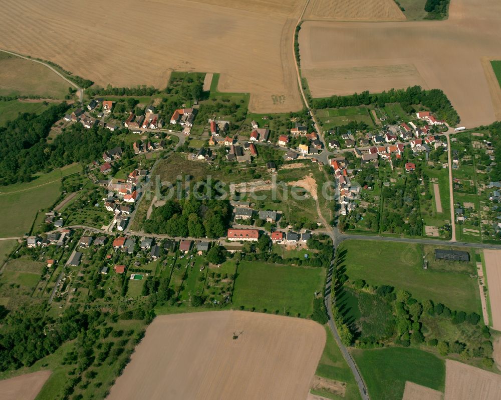 Steinbrücken aus der Vogelperspektive: Dorfkern am Feldrand in Steinbrücken im Bundesland Thüringen, Deutschland