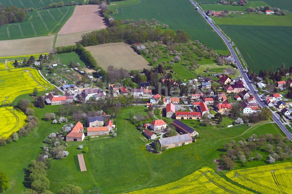 Steindörfel von oben - Dorfkern am Feldrand in Steindörfel im Bundesland Sachsen, Deutschland