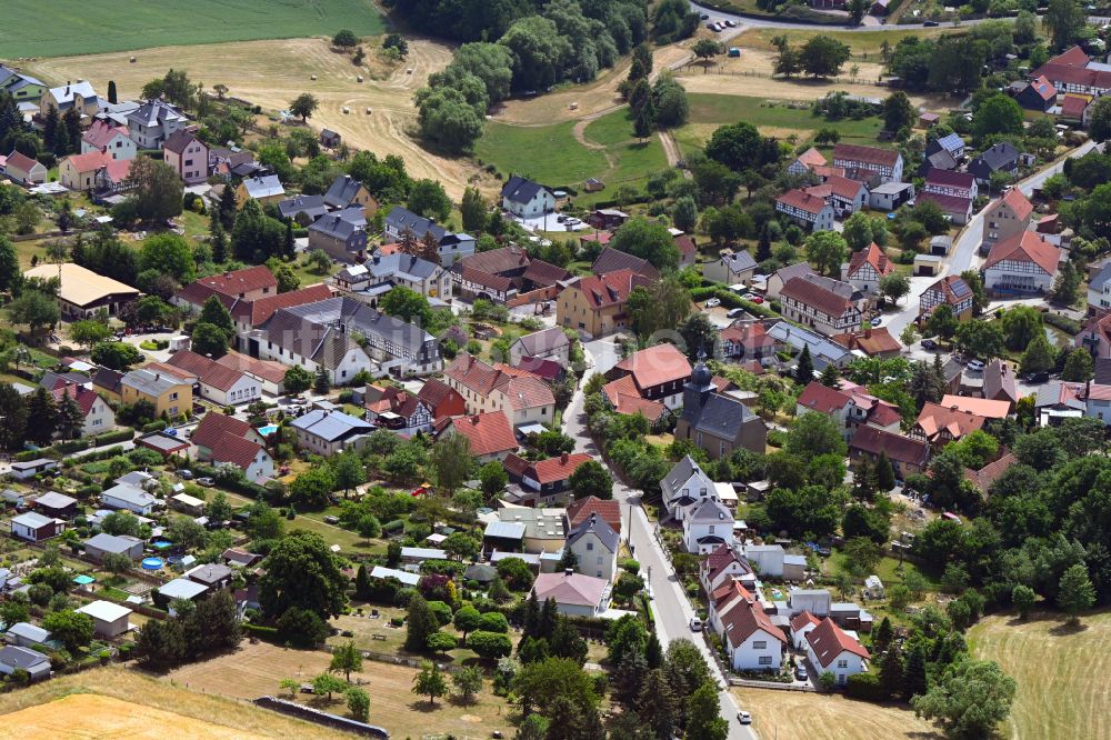 Luftaufnahme Steinsdorf - Dorfkern am Feldrand in Steinsdorf im Bundesland Thüringen, Deutschland