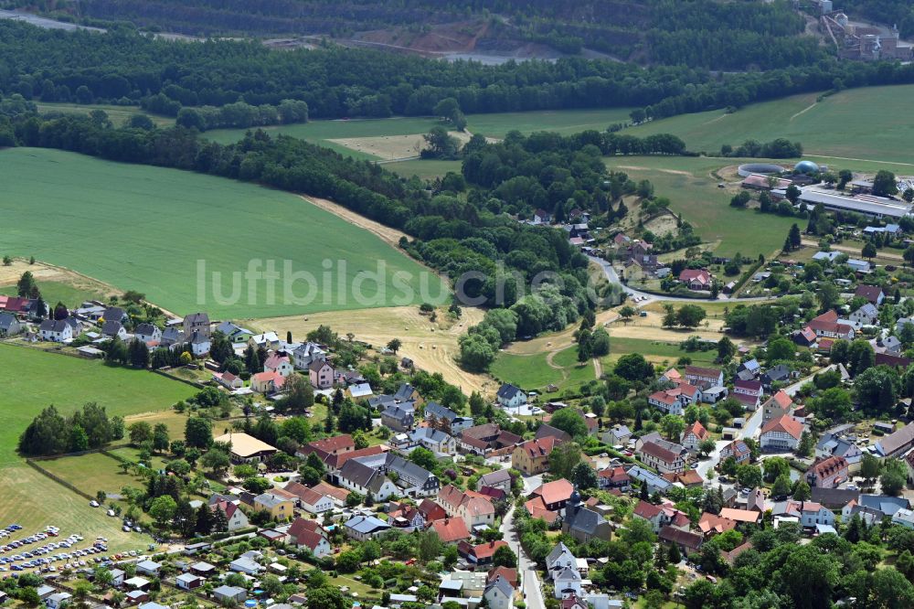 Steinsdorf von oben - Dorfkern am Feldrand in Steinsdorf im Bundesland Thüringen, Deutschland