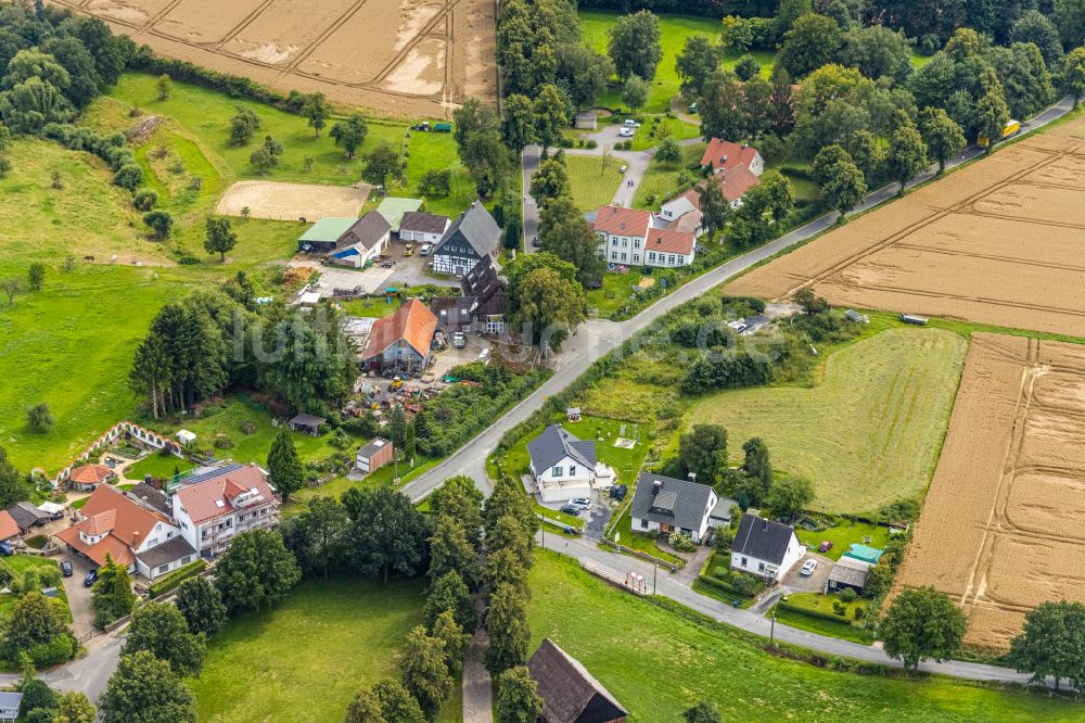 Stentrop von oben - Dorfkern am Feldrand in Stentrop im Bundesland Nordrhein-Westfalen, Deutschland