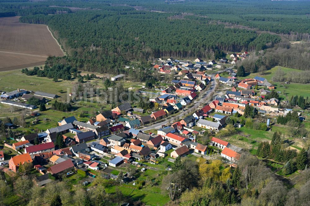 Stepenitz aus der Vogelperspektive: Dorfkern am Feldrand in Stepenitz im Bundesland Brandenburg, Deutschland