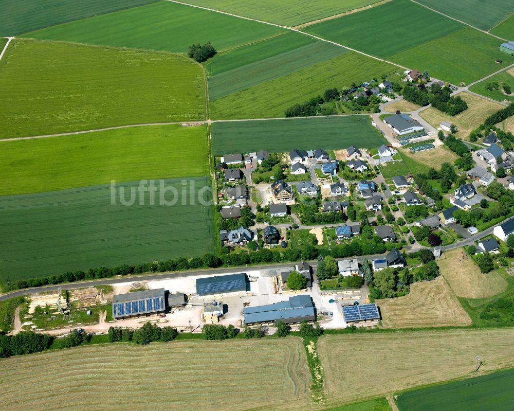 Luftaufnahme St.Georgenhausen - Dorfkern am Feldrand in St.Georgenhausen im Bundesland Rheinland-Pfalz, Deutschland