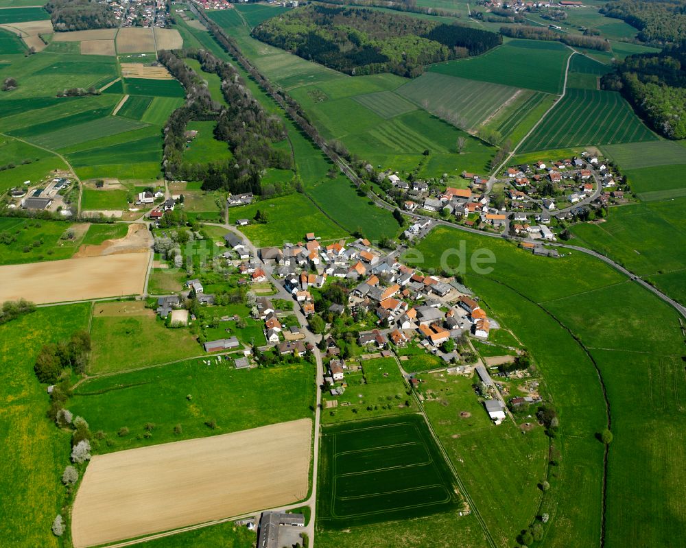 Stockhausen aus der Vogelperspektive: Dorfkern am Feldrand in Stockhausen im Bundesland Hessen, Deutschland