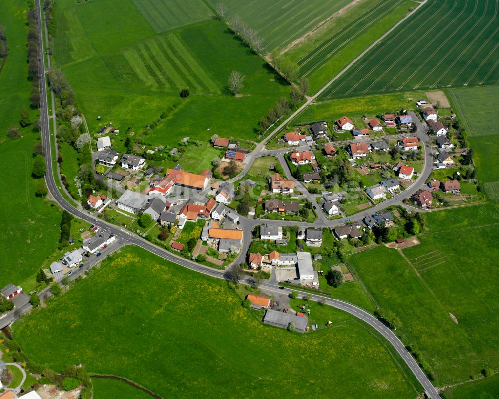 Stockhausen von oben - Dorfkern am Feldrand in Stockhausen im Bundesland Hessen, Deutschland