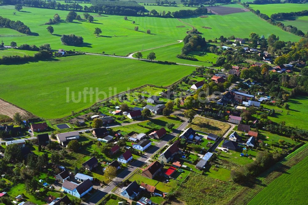 Luftaufnahme Stolpe - Dorfkern am Feldrand in Stolpe im Bundesland Mecklenburg-Vorpommern, Deutschland