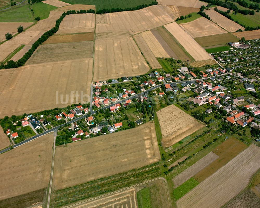 Stolzenhain an der Röder von oben - Dorfkern am Feldrand in Stolzenhain an der Röder im Bundesland Sachsen, Deutschland