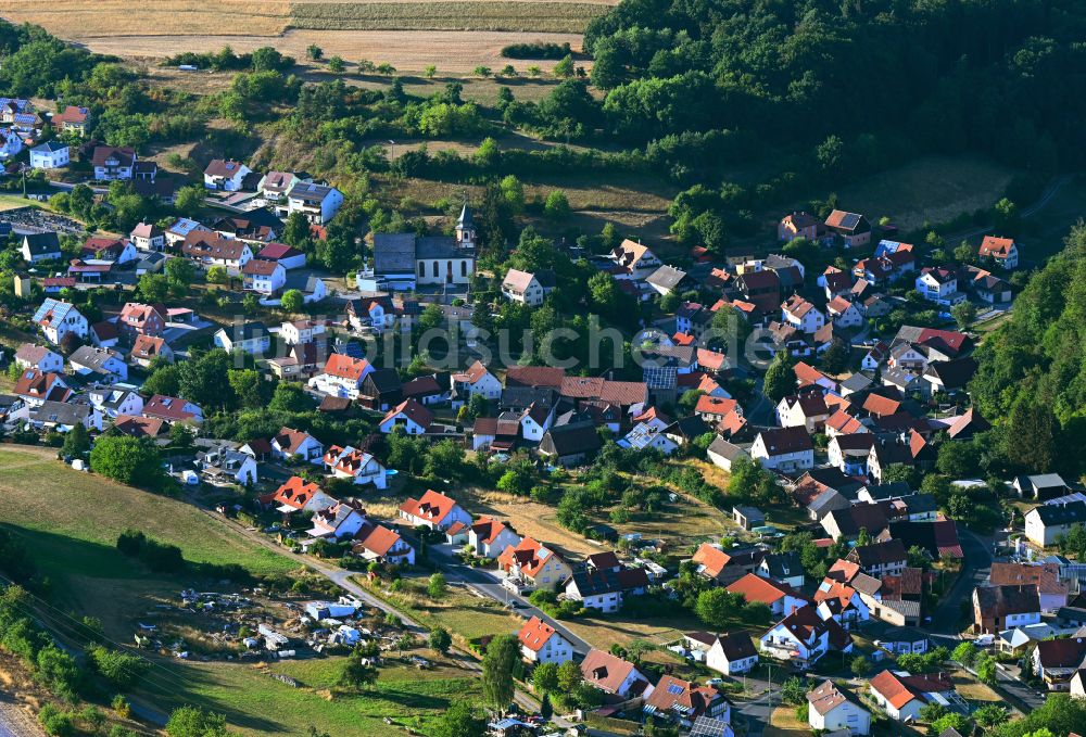 Stralsbach von oben - Dorfkern am Feldrand in Stralsbach im Bundesland Bayern, Deutschland