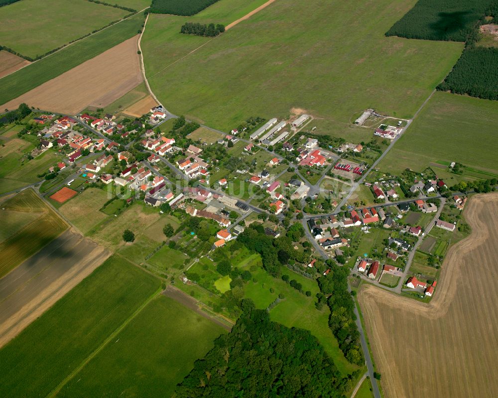 Luftaufnahme Strauch - Dorfkern am Feldrand in Strauch im Bundesland Sachsen, Deutschland