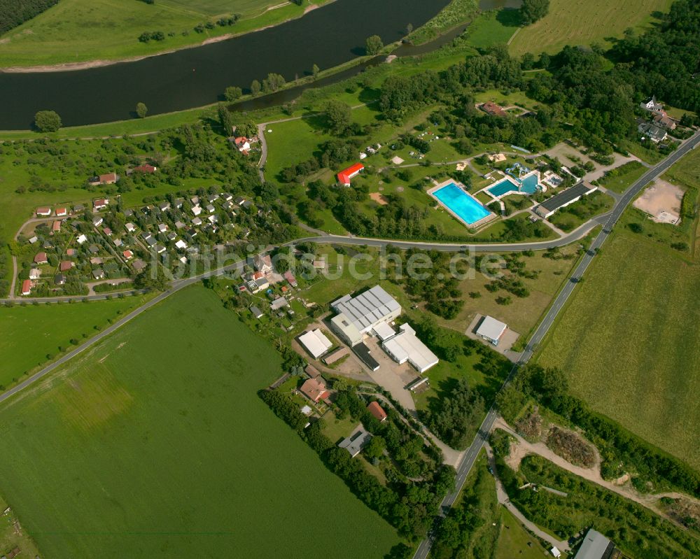 Strehla aus der Vogelperspektive: Dorfkern am Feldrand in Strehla im Bundesland Sachsen, Deutschland