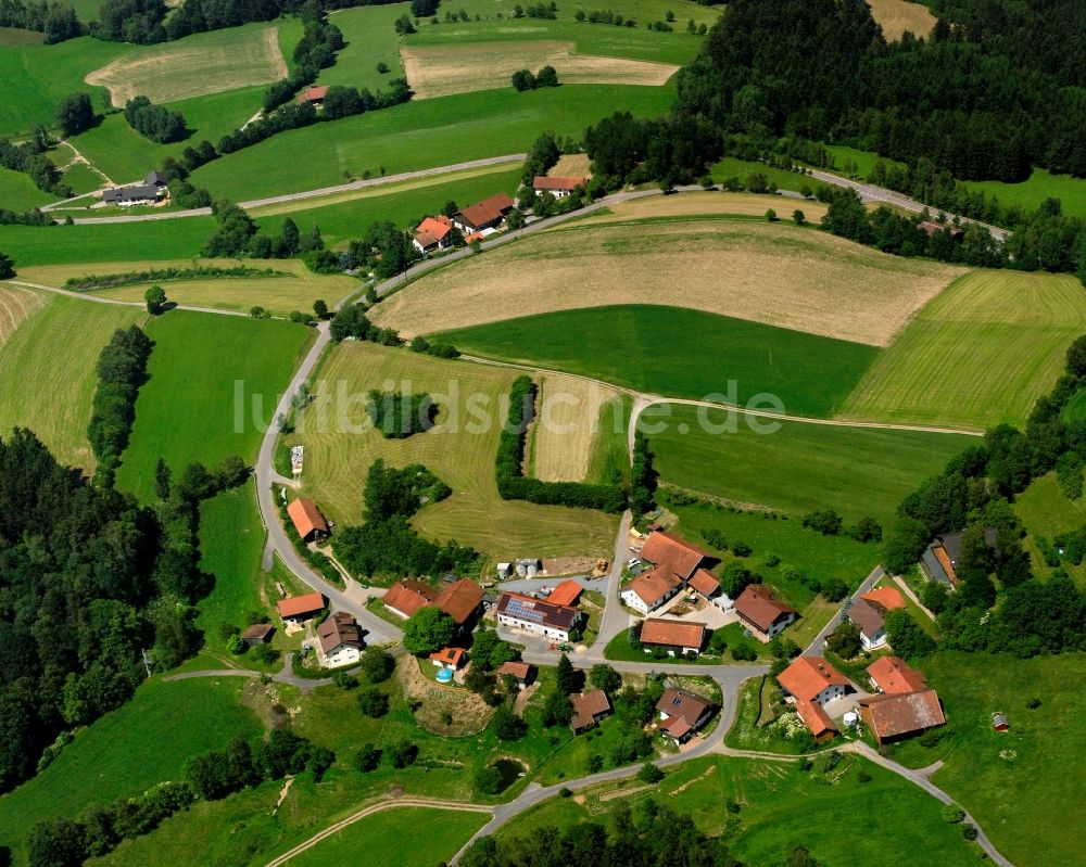 Luftaufnahme Streitberg - Dorfkern am Feldrand in Streitberg im Bundesland Bayern, Deutschland