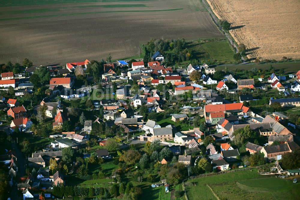 Strenznaundorf von oben - Dorfkern am Feldrand in Strenznaundorf im Bundesland Sachsen-Anhalt, Deutschland