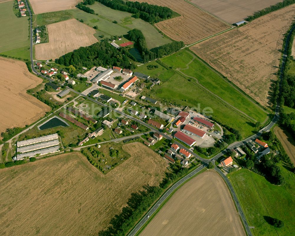 Stroga aus der Vogelperspektive: Dorfkern am Feldrand in Stroga im Bundesland Sachsen, Deutschland