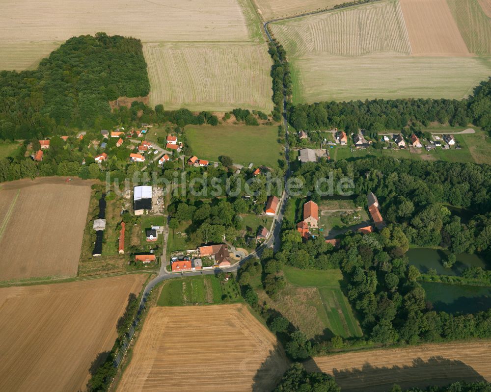 Suderode aus der Vogelperspektive: Dorfkern am Feldrand in Suderode im Bundesland Sachsen-Anhalt, Deutschland