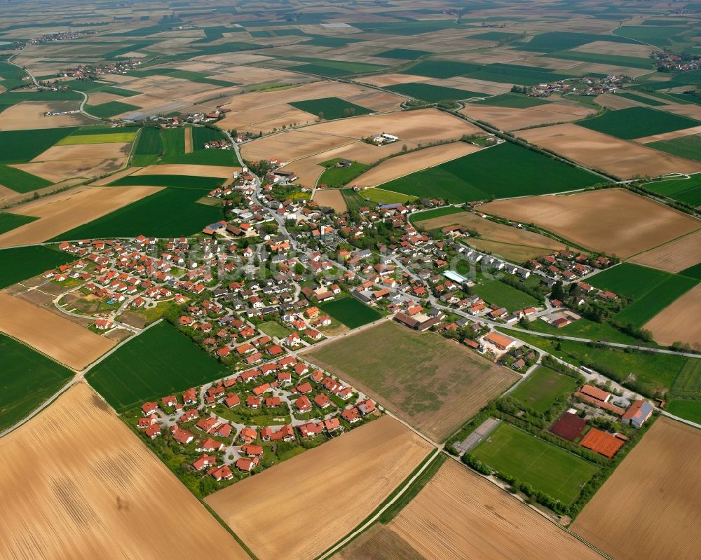 Luftaufnahme Taiding - Dorfkern am Feldrand in Taiding im Bundesland Bayern, Deutschland