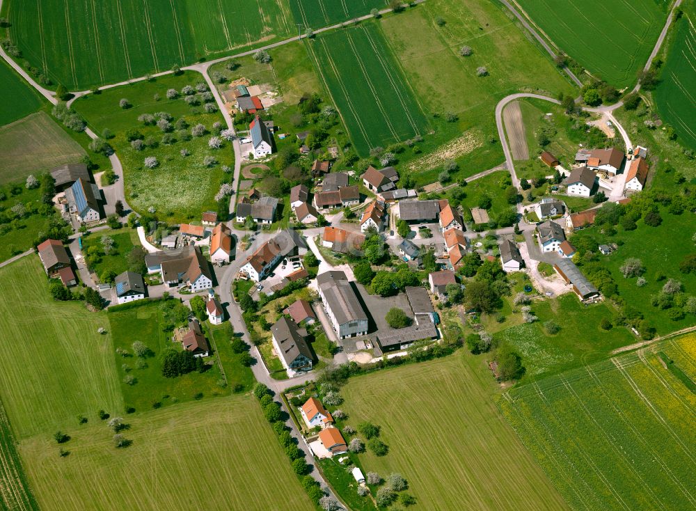 Talheim von oben - Dorfkern am Feldrand in Talheim im Bundesland Baden-Württemberg, Deutschland