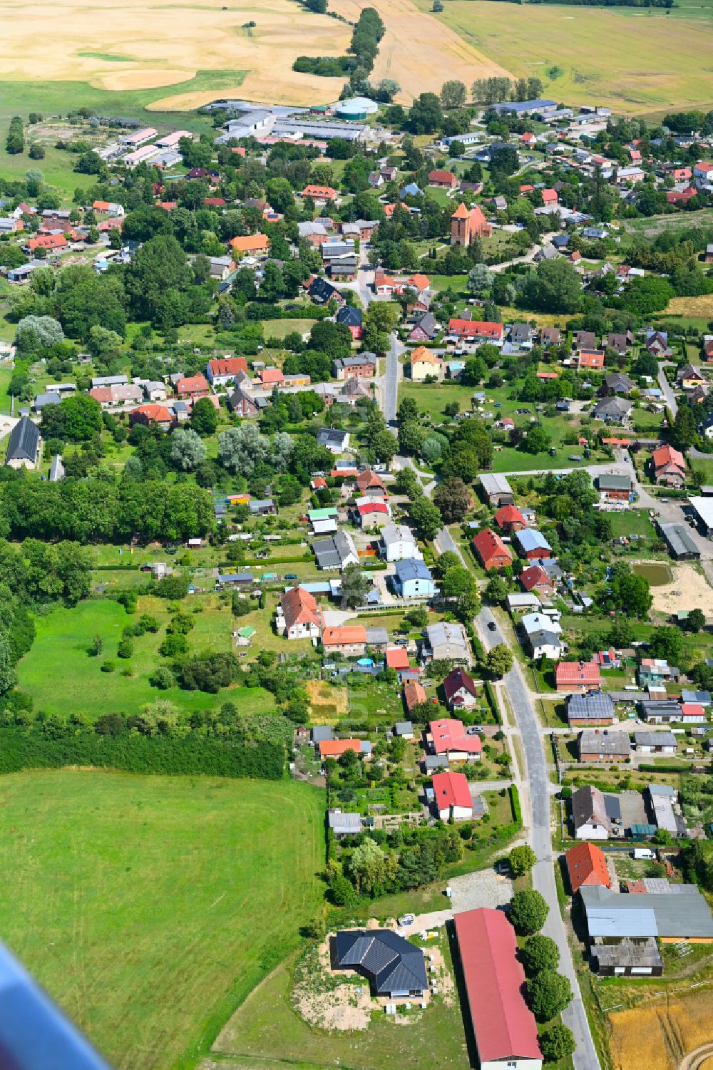 Tarnow von oben - Dorfkern am Feldrand in Tarnow im Bundesland Mecklenburg-Vorpommern, Deutschland