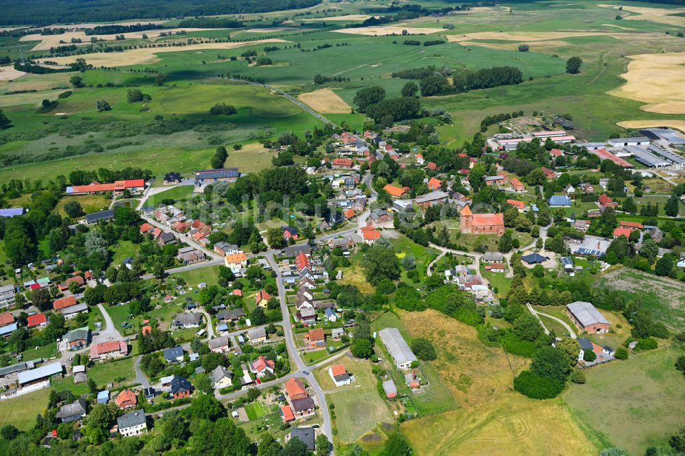 Luftbild Tarnow - Dorfkern am Feldrand in Tarnow im Bundesland Mecklenburg-Vorpommern, Deutschland