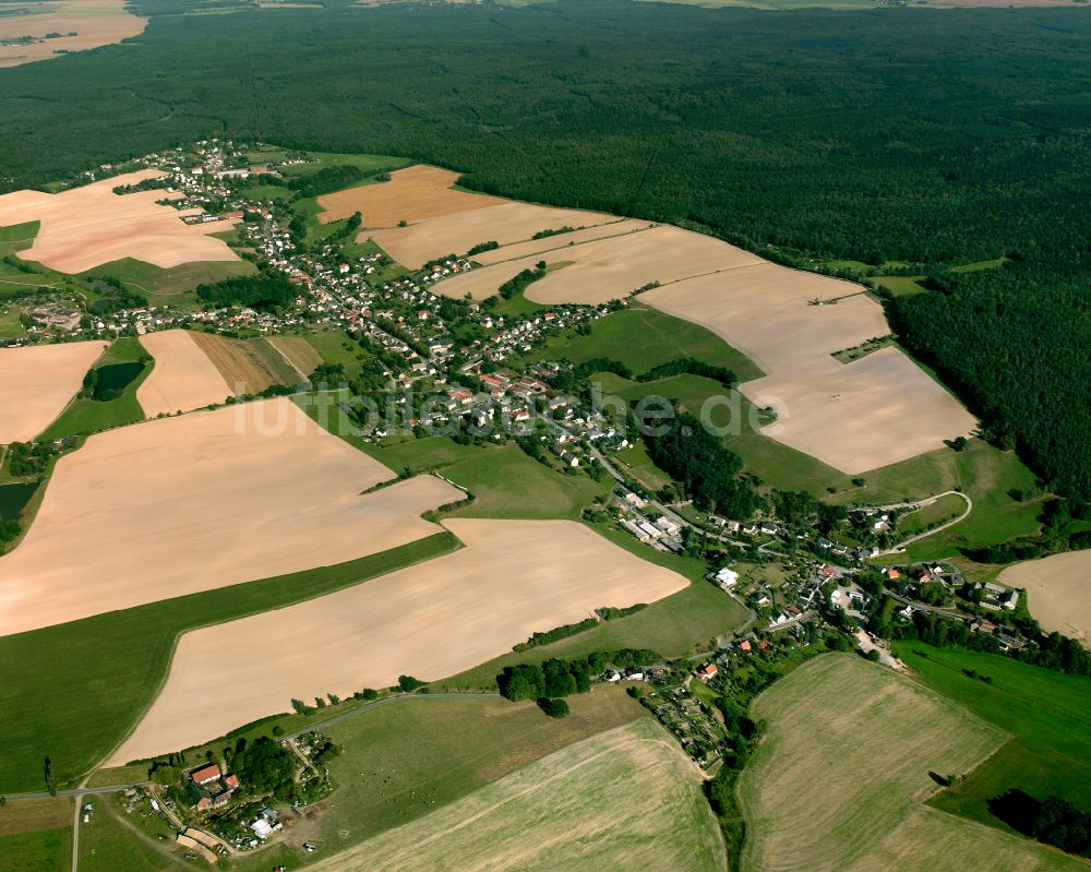 Teichwolframsdorf aus der Vogelperspektive: Dorfkern am Feldrand in Teichwolframsdorf im Bundesland Thüringen, Deutschland